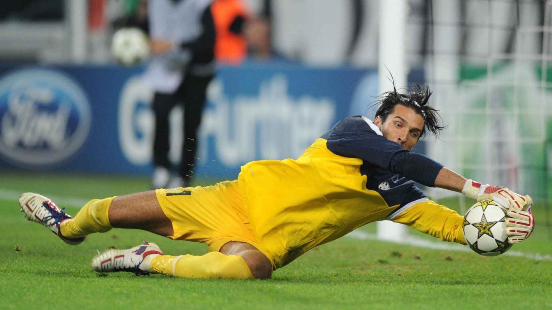 爱游戏APP-体育大乱炖，勇士跨界备战足总杯，摩纳哥压哨绝杀，开拓者深陷国王杯质疑旋涡